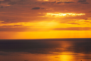 Obraz premium panoramic background of high mountain scenery, overlooking the atmosphere of the sea, trees and wind blowing in a cool blur, spontaneous beauty