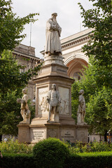 Fototapeta na wymiar Monument to Leonardo da Vinci