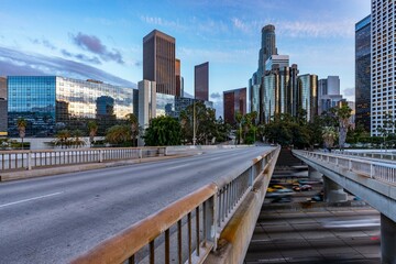 Fototapeta na wymiar Dawning Urban Energy: 4K Image of Los Angeles Downtown and Morning Traffic at Sunrise