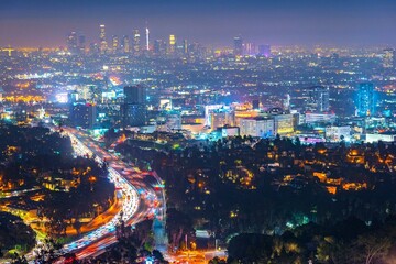 Fototapeta premium City Lights Aglow: 4K Image of Evening Traffic Flow on Road in Downtown Los Angeles