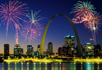 Fireworks fill the night time sky of St. Louis Skyline - obrazy, fototapety, plakaty