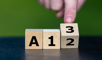 Symbol für die Anhebung der Besoldungsstufe A12 auf A13. 