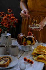 hand in frame marble cake