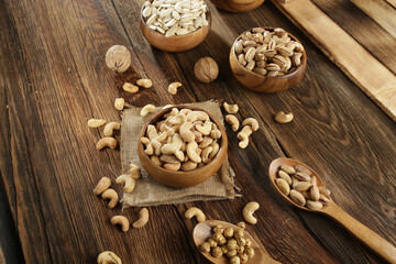 DRİED NUTS AND FRUİTS IN WOODEN BOWL ON BROWN FLOOR