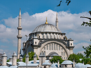 Fototapeta na wymiar Nuruosmaniye Mosque, Istanbul, Turkey on a sunny afternoon