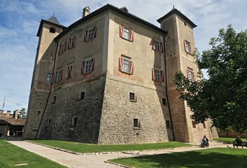 Fototapeta na wymiar Castel Thun in Val di Non, Trentino Alto Adige, Norditalia