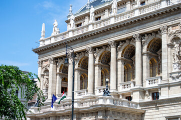 Obraz premium The Hungarian Royal State Opera House located in city center. Beautiful summer day, people on the street in Budapest, Hungary