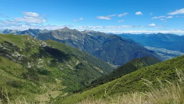 Tessin, Schweiz: Die Alpen um Locarno vom Cima della Trosa