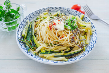 ズッキーニと塩こんぶの細麺パスタ