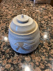eye of ra pot on the ground