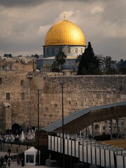 Obraz premium The Western Wall with the Dome of the Rock behind, Jerusalem, Israel