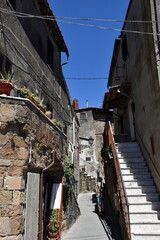 Fototapeta na wymiar Schmale Gasse in Pitigliano