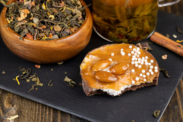 Crispy cake with salted caramel and nuts