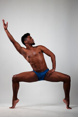 Obraz premium Moreno Bailarin en ropa interior