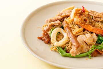 Stir-fried rice vermicelli and water mimosa with mix meat