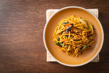 stir-fried yakisoba noodles with vegetable in vegan style