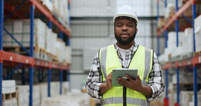 Wharehouse video call with boss about stock data in waregouse