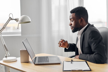 Naklejka premium man job education laptop business freelancer american african computer office student online