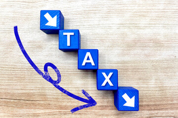 TAXが下がっていく　減税のイメージ