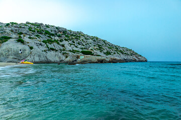 Urlaubsstimmung in der Bucht von Cala Sant Vicenç auf der wunderschönen Balearen Insel Mallorca -...