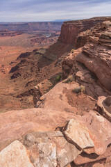 hiking the dead horse trail in dead horse point state park in utah, usa
