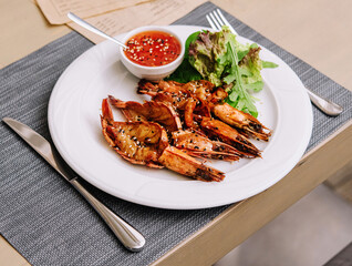 grilled shrimps with salad and wine