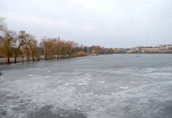 Frozen winter lake - obrazy, fototapety, plakaty