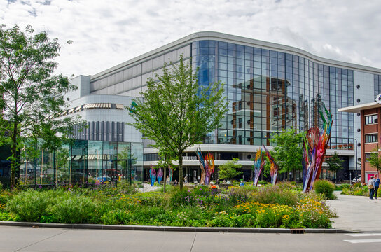 Enschede, The Netherlands, August 9, 2023: lots of greenery on central Koningsplein square with inthe background the hospital