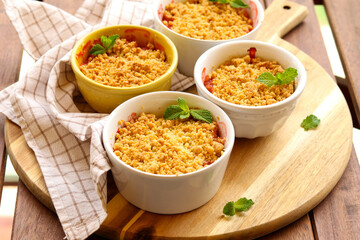 Peach and strawberry crumble
