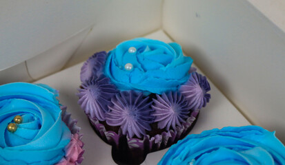 Cupcakes with different designs look very beautiful for Anniversary, Birthday, Valentine's Day