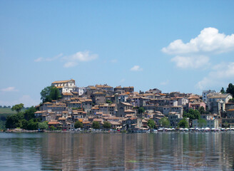 Fototapeta na wymiar scenic panoramic view of the village of Bracciano in Lazio on the lake