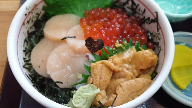 Hakodate famous fresh seafood over rice hotate ikura uni 3 kings raw scallop sea urchin salmon roe