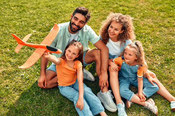 Fototapeta premium Happy family relaxing in the park