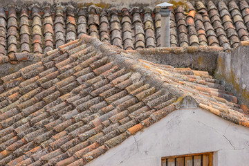 traditional homes, Spanish rooftops, local life in a historic plaza, Chinchón's cultural gems