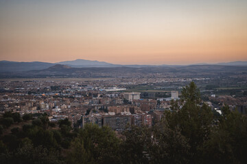 Fototapeta na wymiar view of the city of granada during sunset with the mountain