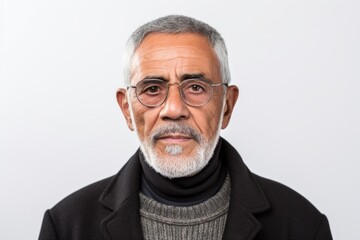 Obraz premium Portrait of a senior Indian man wearing glasses and a coat.