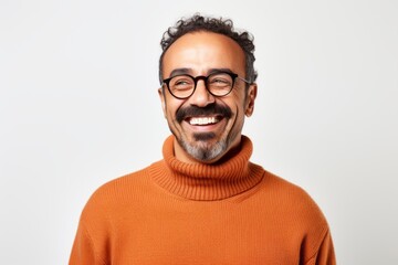Obraz premium Portrait of a Saudi Arabian man in his 40s in a white background wearing a cozy sweater