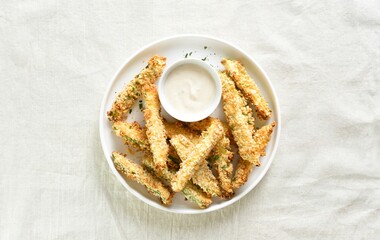 Baked crispy zucchini fries
