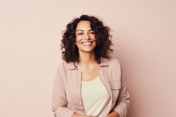 Obraz premium Portrait of a Brazilian woman in her 40s in a pastel or soft colors background wearing a chic cardigan