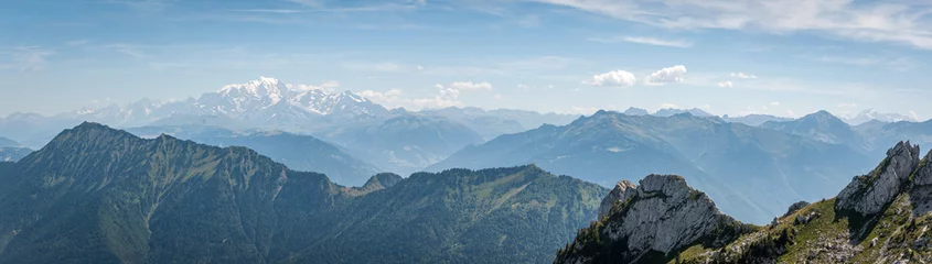 Photo sur Plexiglas Mont Blanc Mont Blanc au lointain en été vu depuis la Sambuy