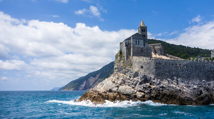 Sommerliche Impressionen und Küstenlandschaft am Cinque Terre an der italienischen Riviera