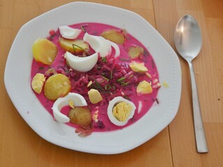 Šaltibarščiai – kühle Rote-Bete-Suppe