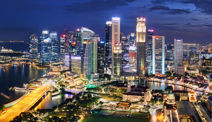 Fototapeta na wymiar Singapore business district and city at twilight, Asia - panorama