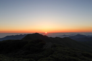 笹ヶ峰山頂からの朝焼けと日の出