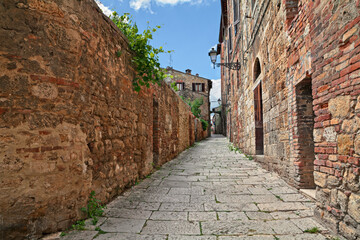 Colle di Val d'Elsa, Siena, Tuscany, Italy: ancient alley in the old town