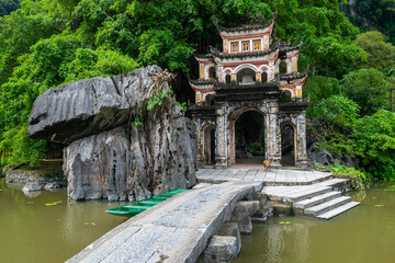 Fototapeta na wymiar entrance to bich dong pagoda in ninh binh, vietnam