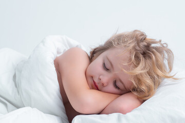 Obraz na płótnie Canvas Kid sleeping in cozy white bed. Cute child sleeping on bed at home. Bedtime, kid sleeps. Kid asleep on soft pillow with blanket having healthy sleep.