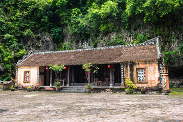 Fototapeta na wymiar hoa lu ancient capital in ninh binh, vietnam