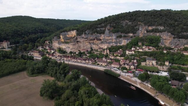 Drone panoramique La Roque Gageac - Dordogne - P&eacute;rigord