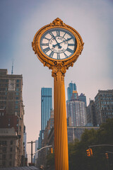 Fototapeta na wymiar clock on the fifth avenue